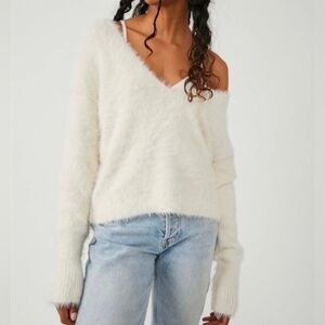 Free People Serendipity Fuzzy Cream V-neck Sweater Size Medium NWT$148